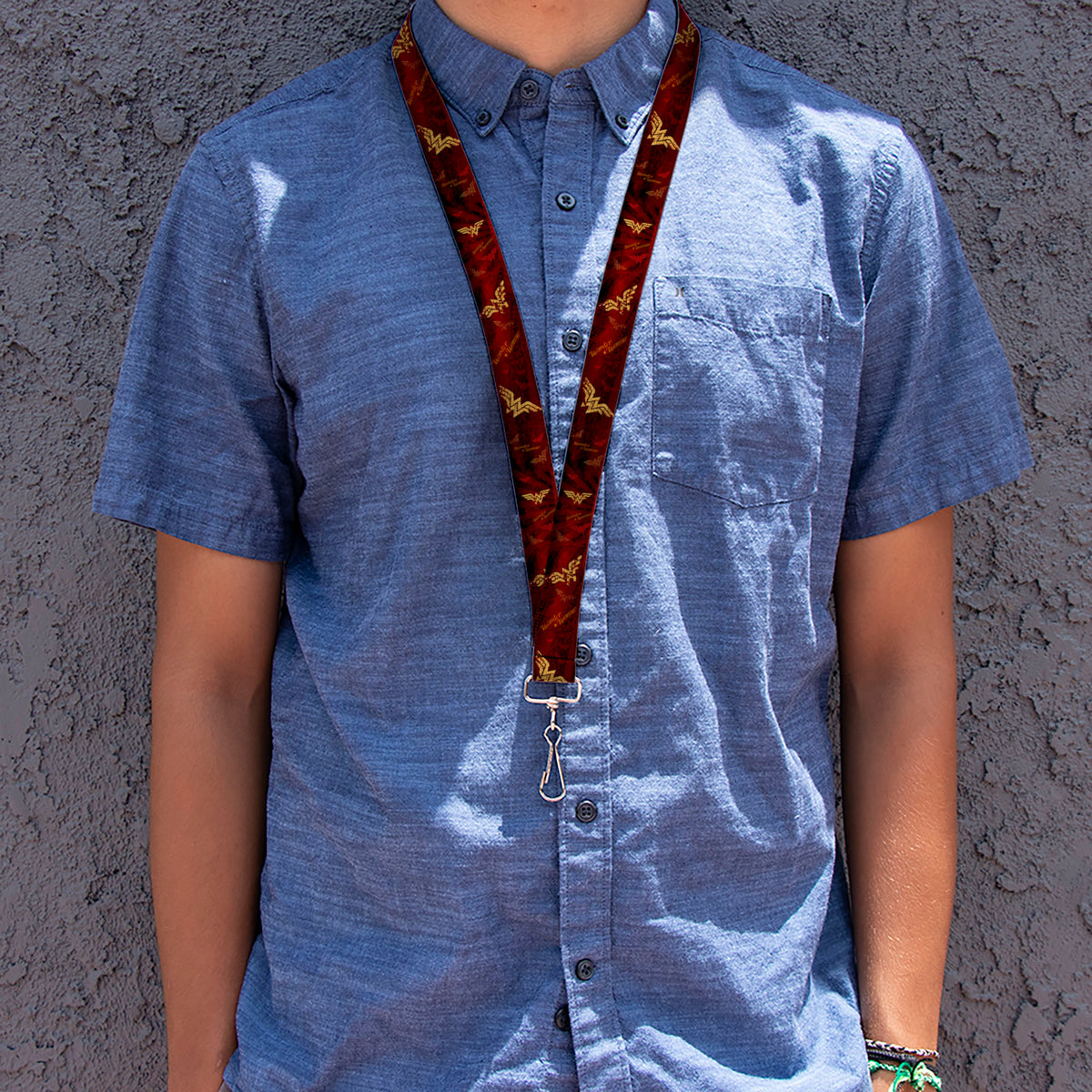 Lanyard - 1.0" - WONDER WOMAN Logo Text Scattered Rays Weathered Burgundy Gold Lanyards DC Comics